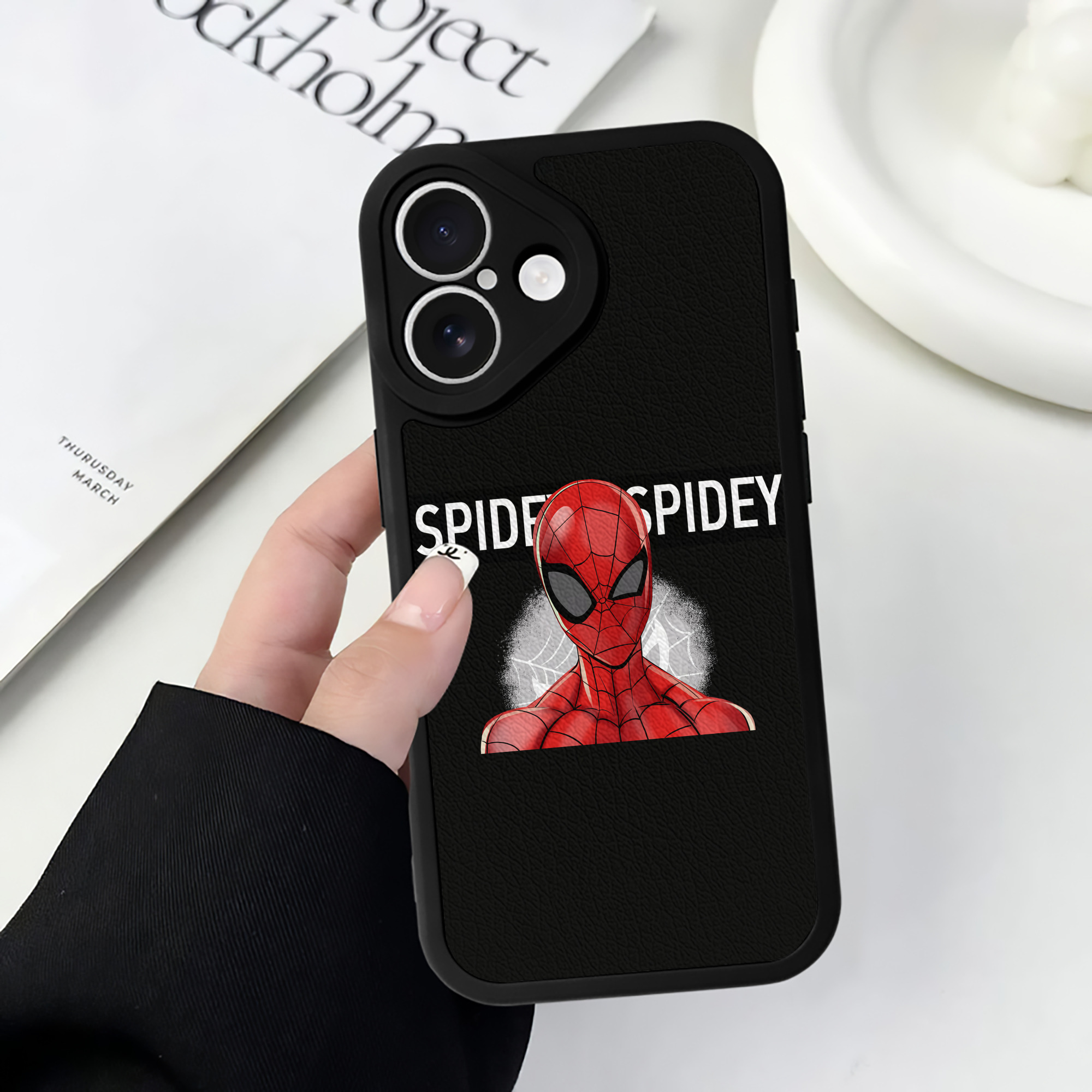 （画像用） Spider Man スパイダーマン 【iPhone 16シリーズ対応】シリコンスマホケース（レザー調） 材質：シリコン